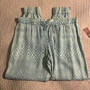 3/$25 Woman’s pants size 7/9 NWT